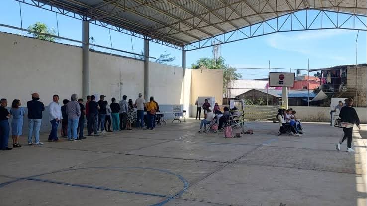 Elección extraordinaria en Puebla transcurre con incidencias menores