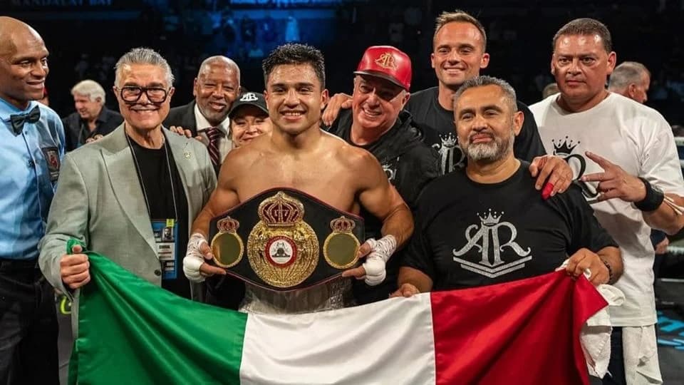 Armando ‘Toro’ Reséndiz se corona campeón interino supermediano de la AMB