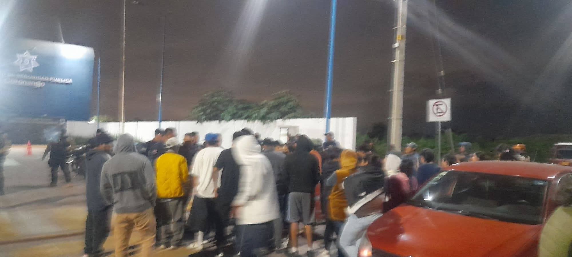 Toman pobladores Complejo de Seguridad en Coronango