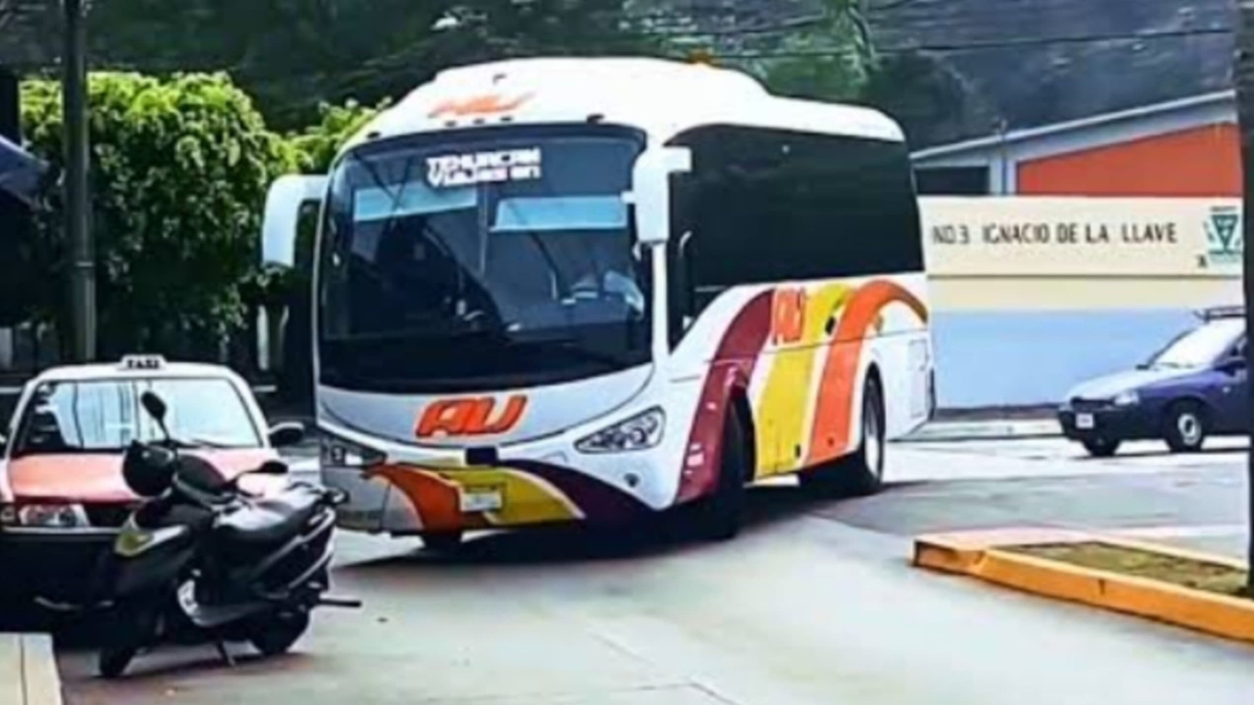 Pasajeros de autobús AU fueron asaltados en la federal a Tehuacán