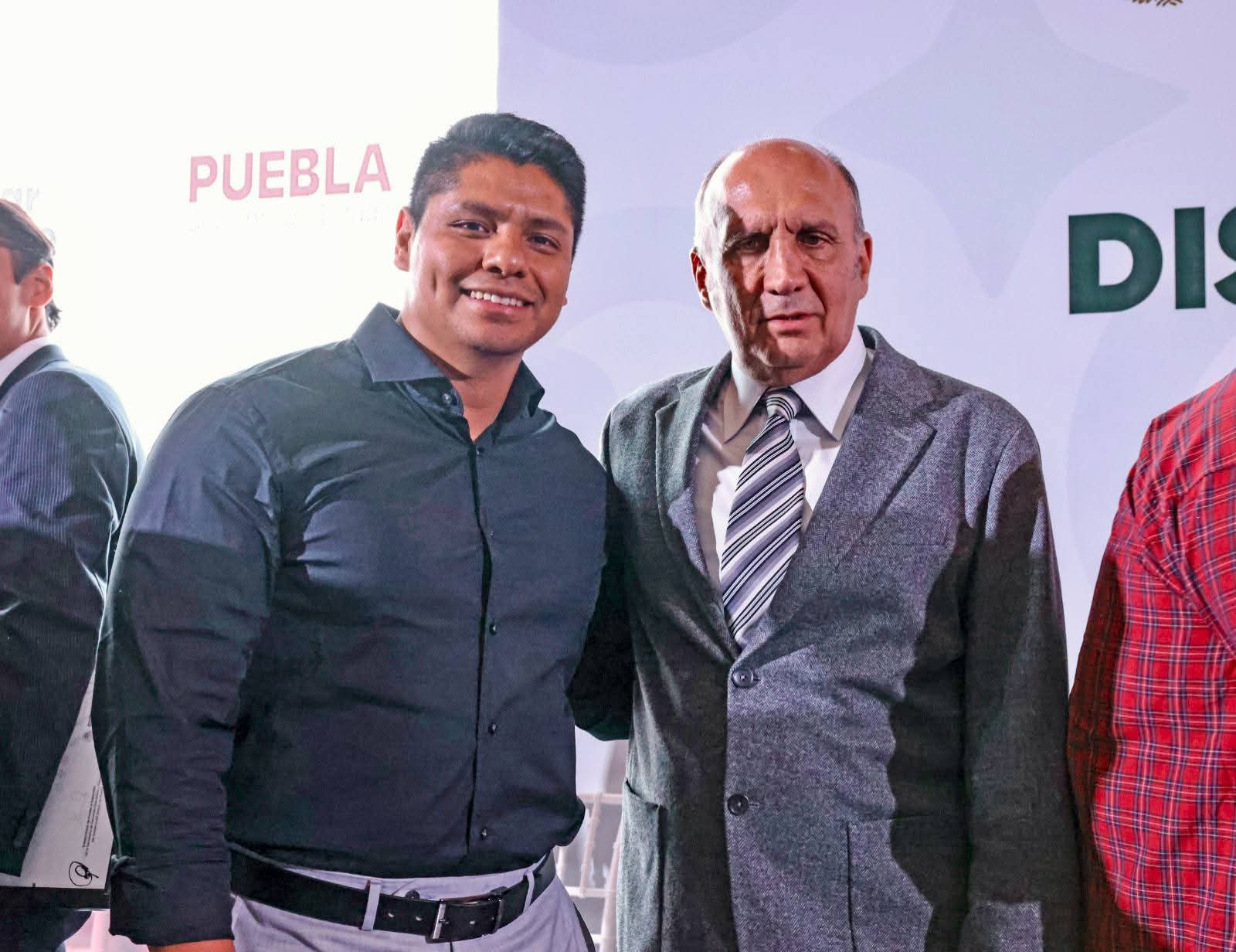 Reconocen a poblanos por su trabajo digno en Puebla