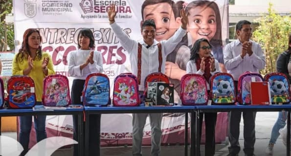 Omar Muñoz concluye la entrega de kits escolares en Cuautlancingo