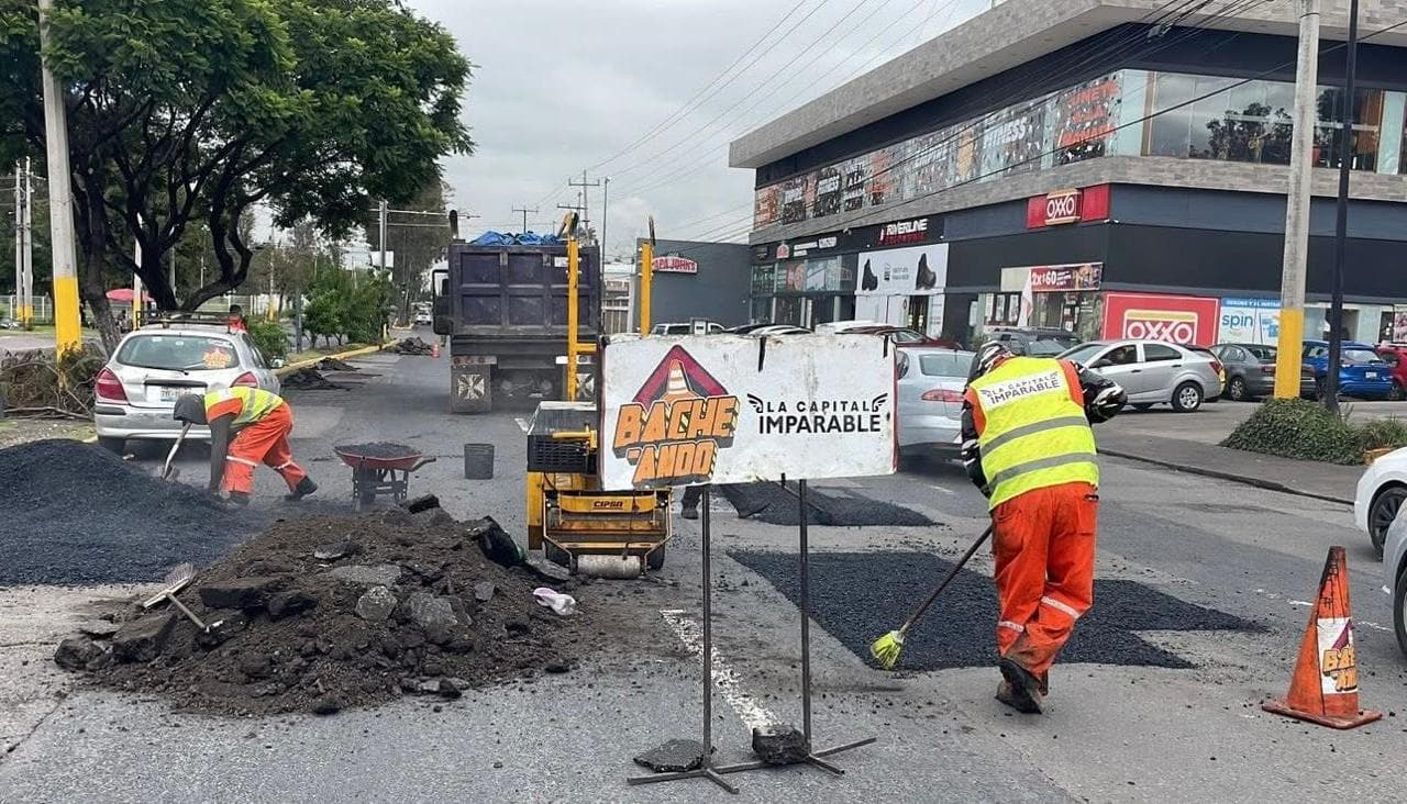 Refuerzan bacheo en mercados y centros de abasto de Puebla