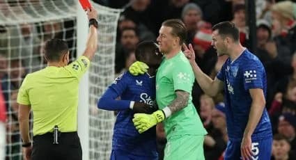 Expulsan a Idrissa Gana Gueye por golpear a un compañero del Everton