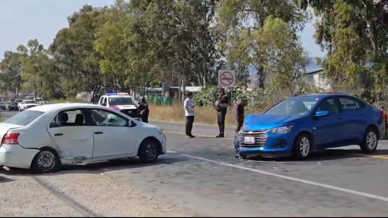 Aparatoso choque en la federal Puebla-Atlixco deja un lesionado grave