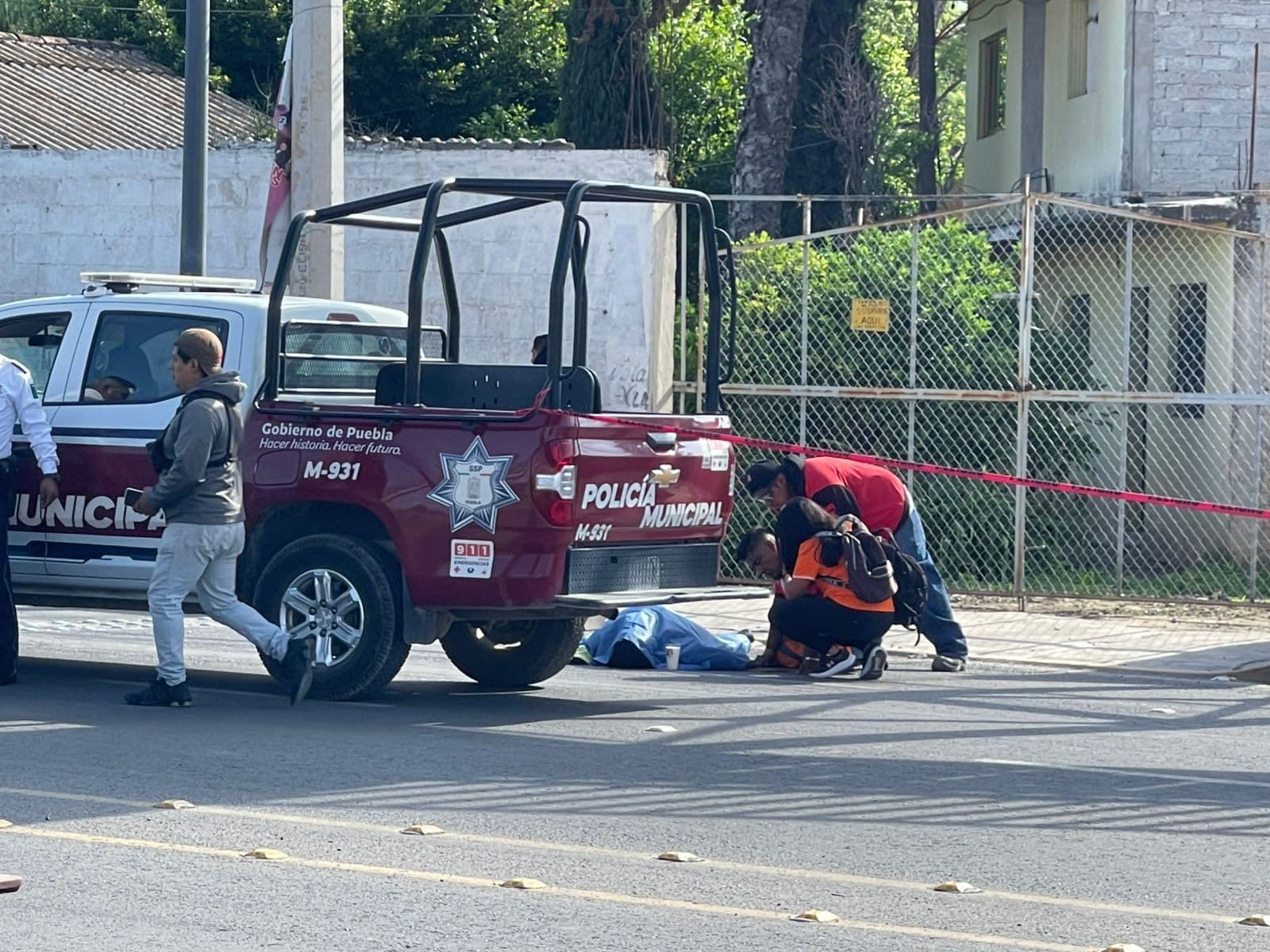 Trabajador muere tras caer de estructura en puente peatonal de Tehuacán