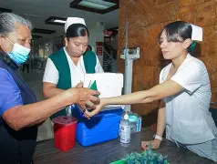 Nuevos lineamientos permiten a enfermeras y pasantes prescribir medicamentos