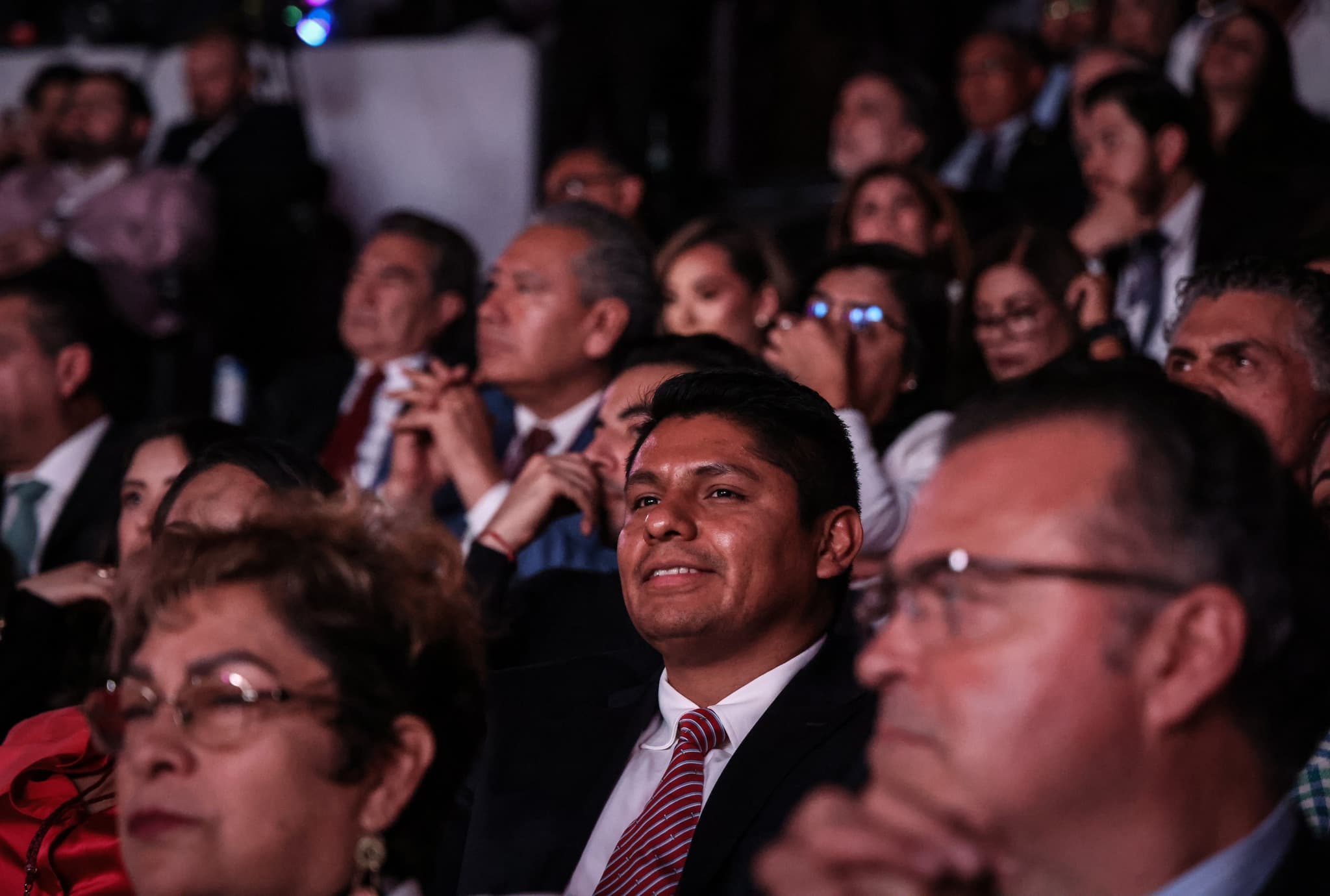 Omar Muñoz asiste al Primer Informe de Gobierno del alcalde de Puebla, Pepe Chedraui