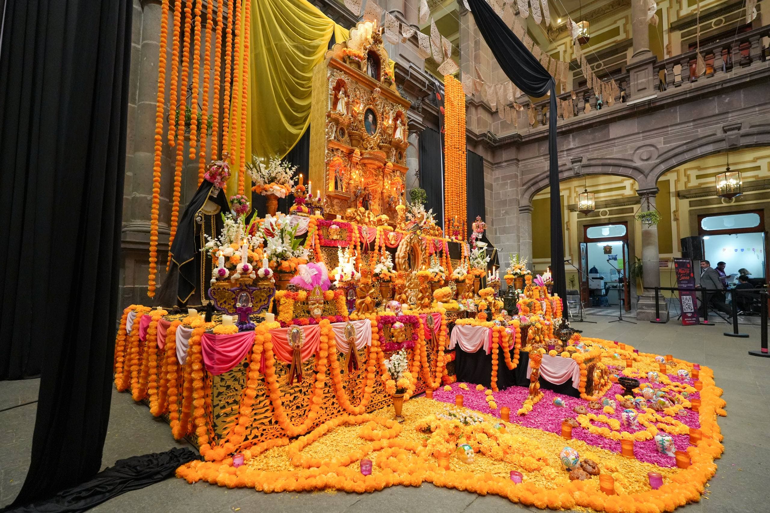 Pepe Chedraui inaugura Tapete Monumental y Ofrenda en Puebla