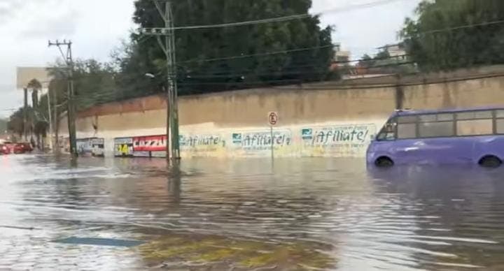 Más de 300 mil poblanos en riesgo por inundaciones en la capital: SGG