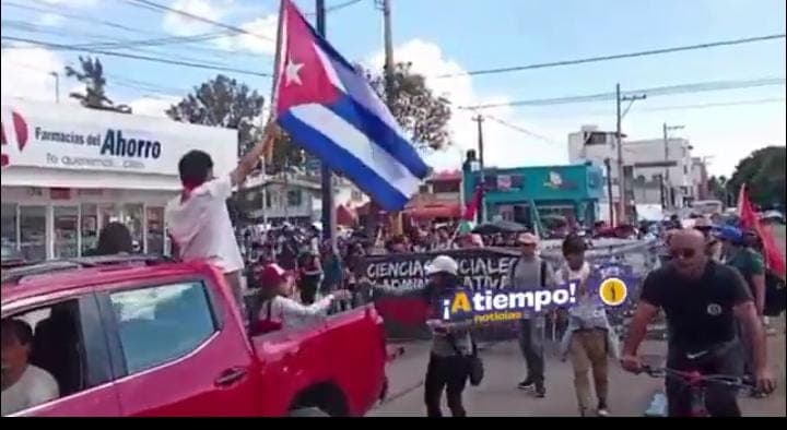 Alumnos BUAP conmemoran aniversario del 2 de octubre pidiendo mayor seguridad