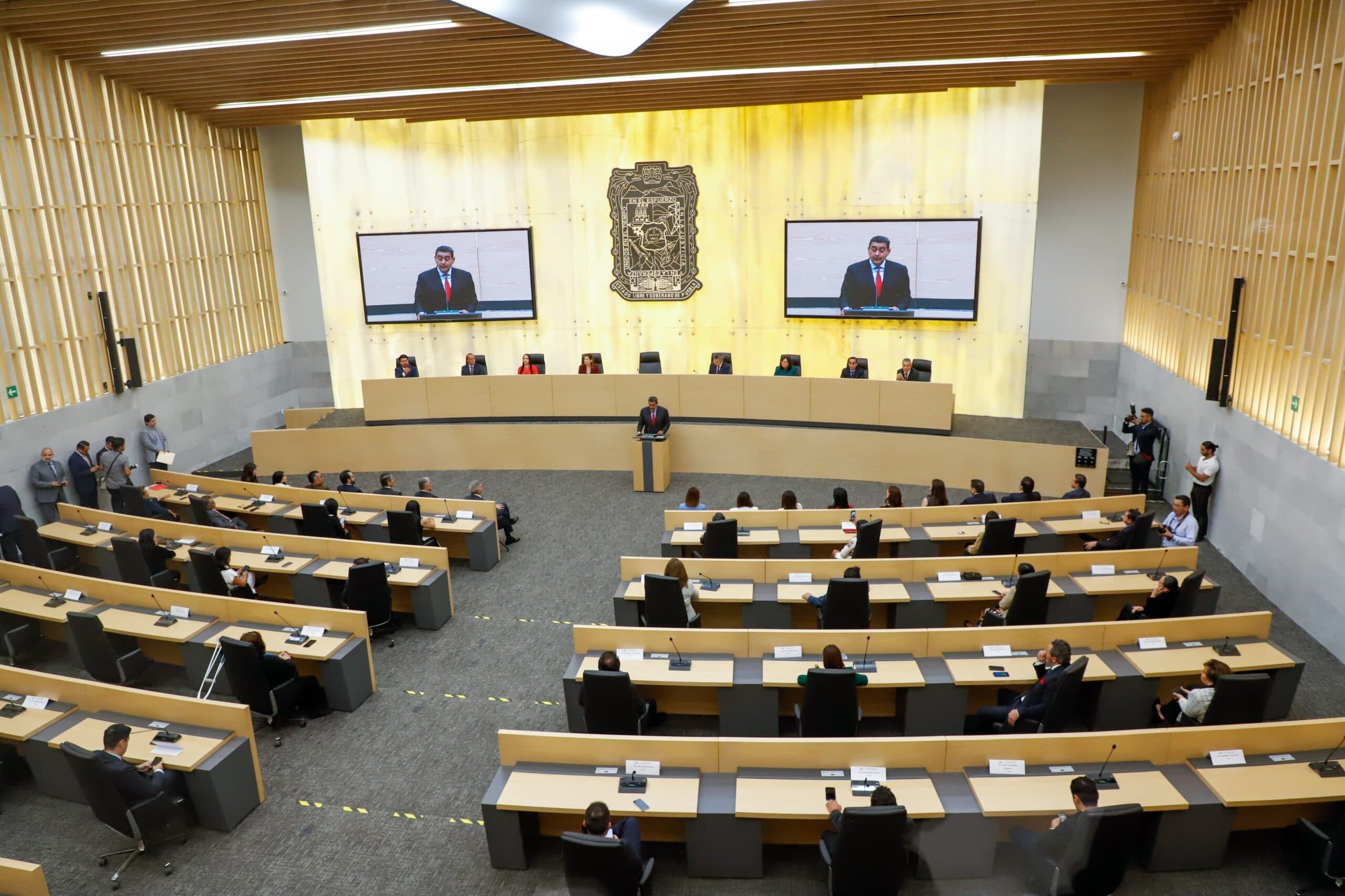 Envía Armenta reforma a la Constitución, FGE y nueva Ley de Seguridad Pública