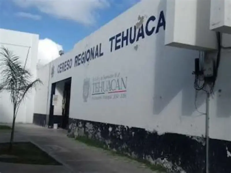 Denuncian presuntos abusos en el penal de Tehuacán