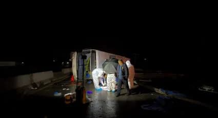 Volcadura de camión deja ocho muertos en Apodaca