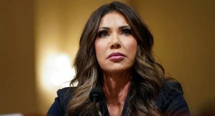 Piden renuncia de Kristi Noem