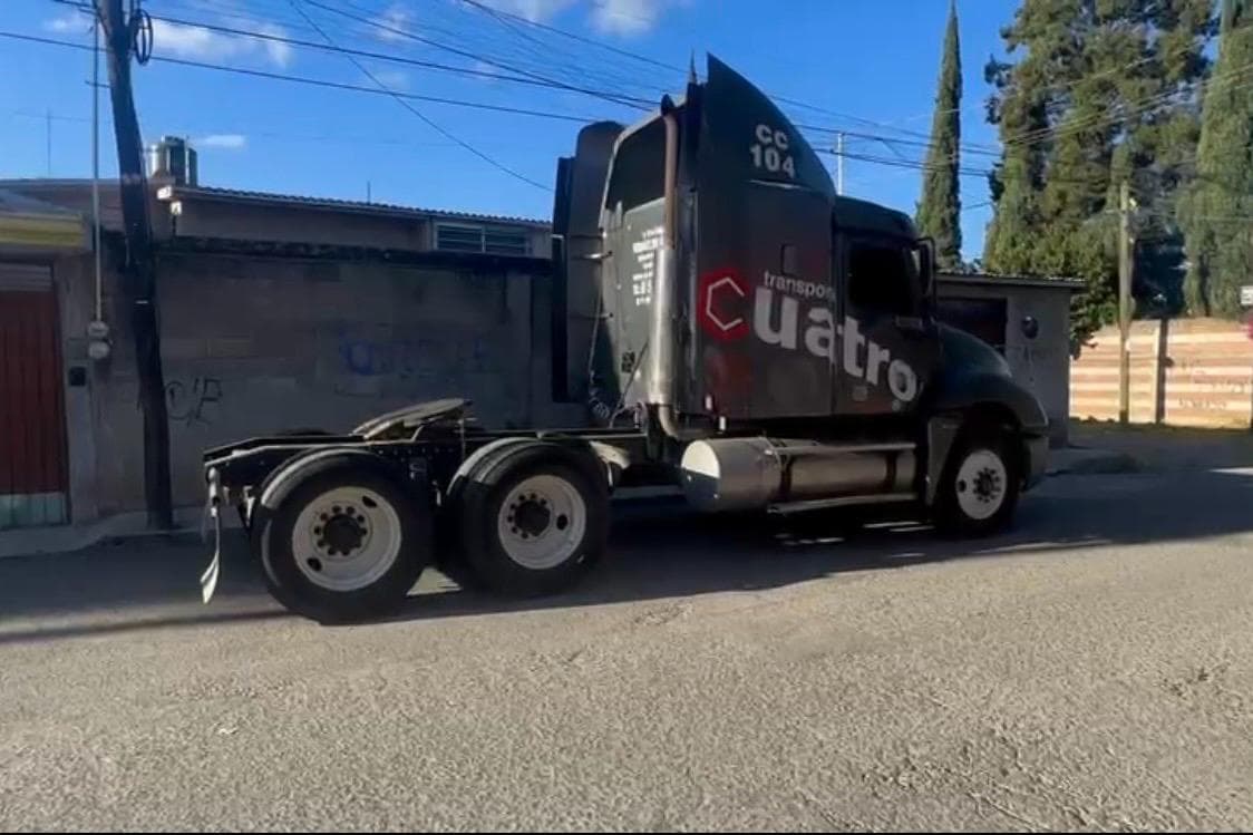 Asegura SSC cabina de tráiler en Independencia Caleras